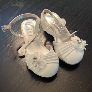 Kenneth Cole Reaction kitten heels